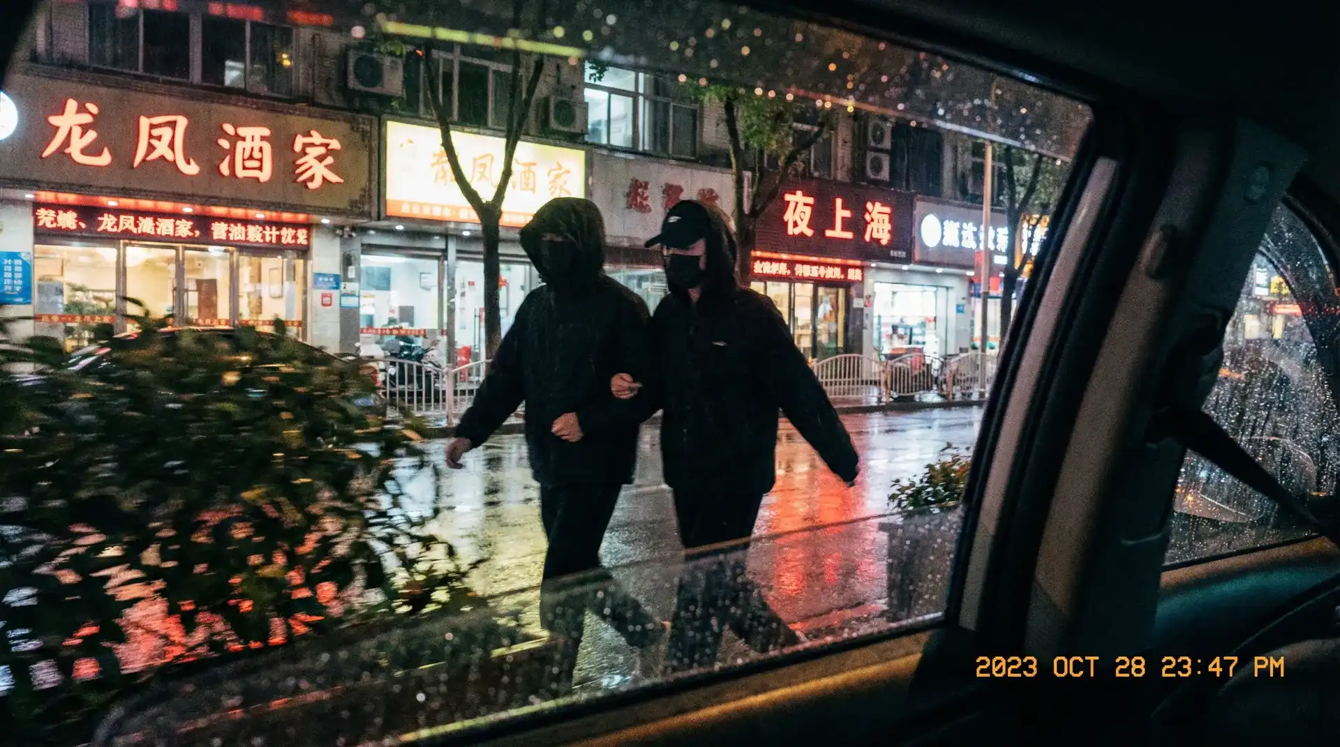 91大赛 - 顶流明星深夜密会现场抓拍照片